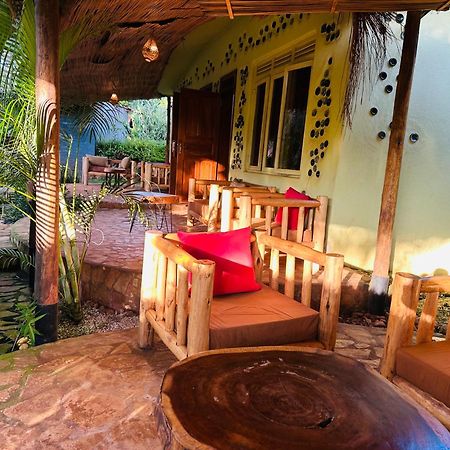 Afro Smile Hotel & Guest House Джинджа Экстерьер фото