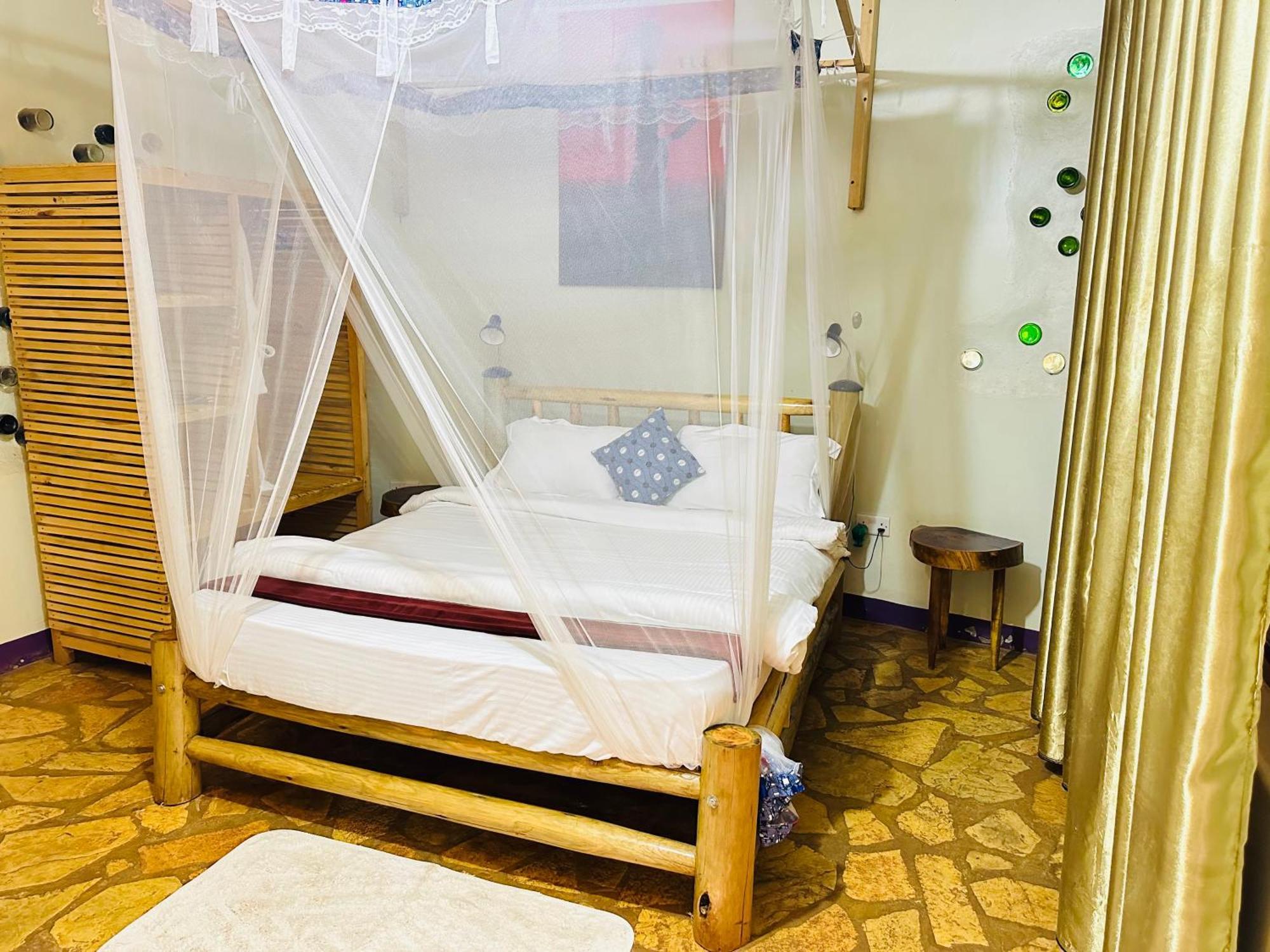 Afro Smile Hotel & Guest House Джинджа Экстерьер фото