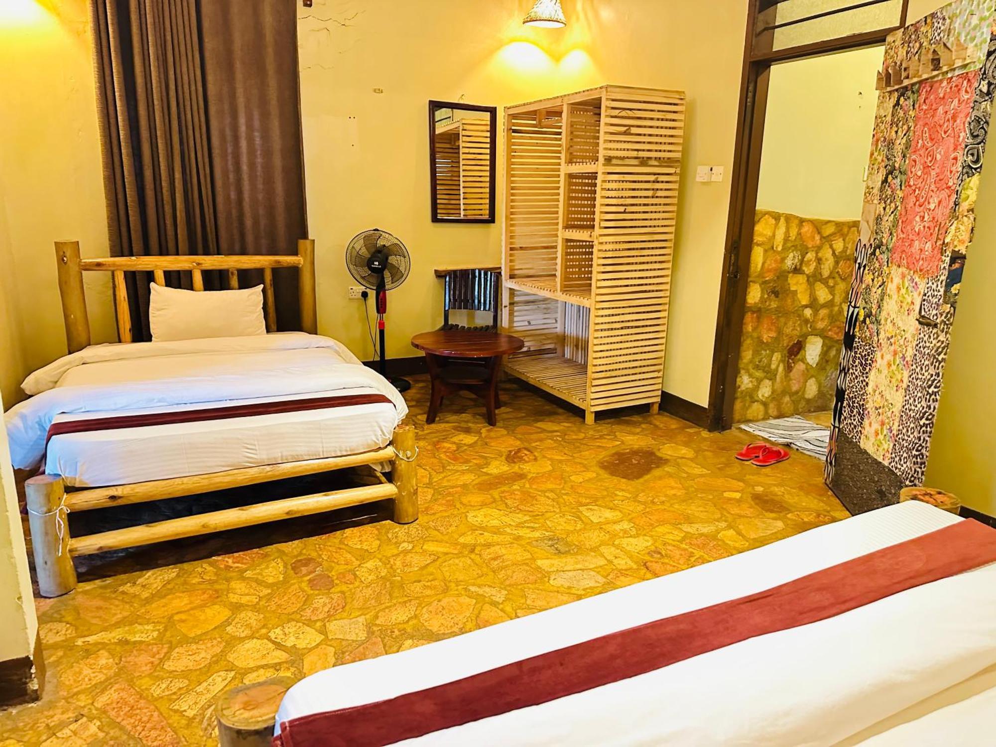 Afro Smile Hotel & Guest House Джинджа Экстерьер фото