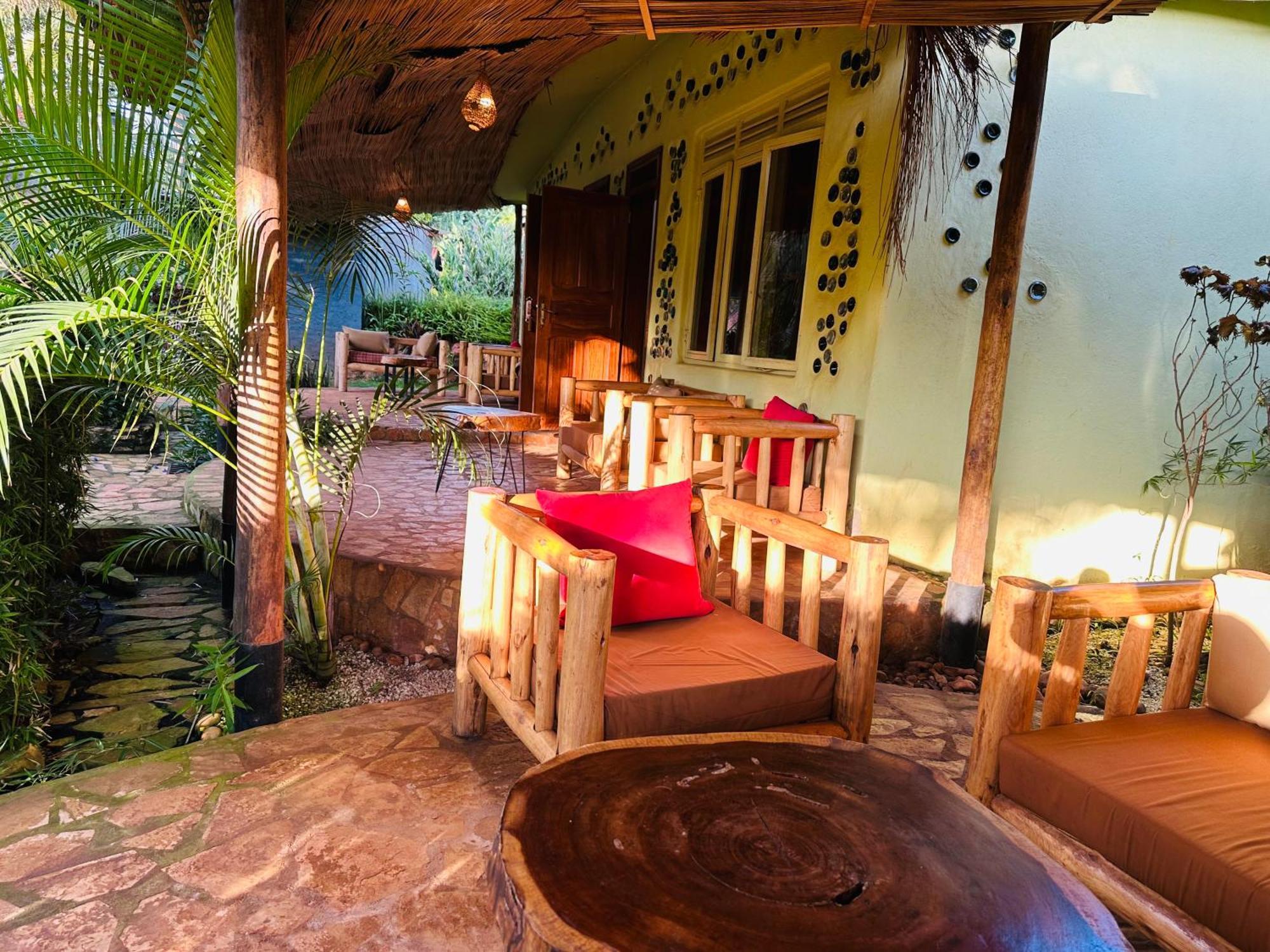 Afro Smile Hotel & Guest House Джинджа Экстерьер фото
