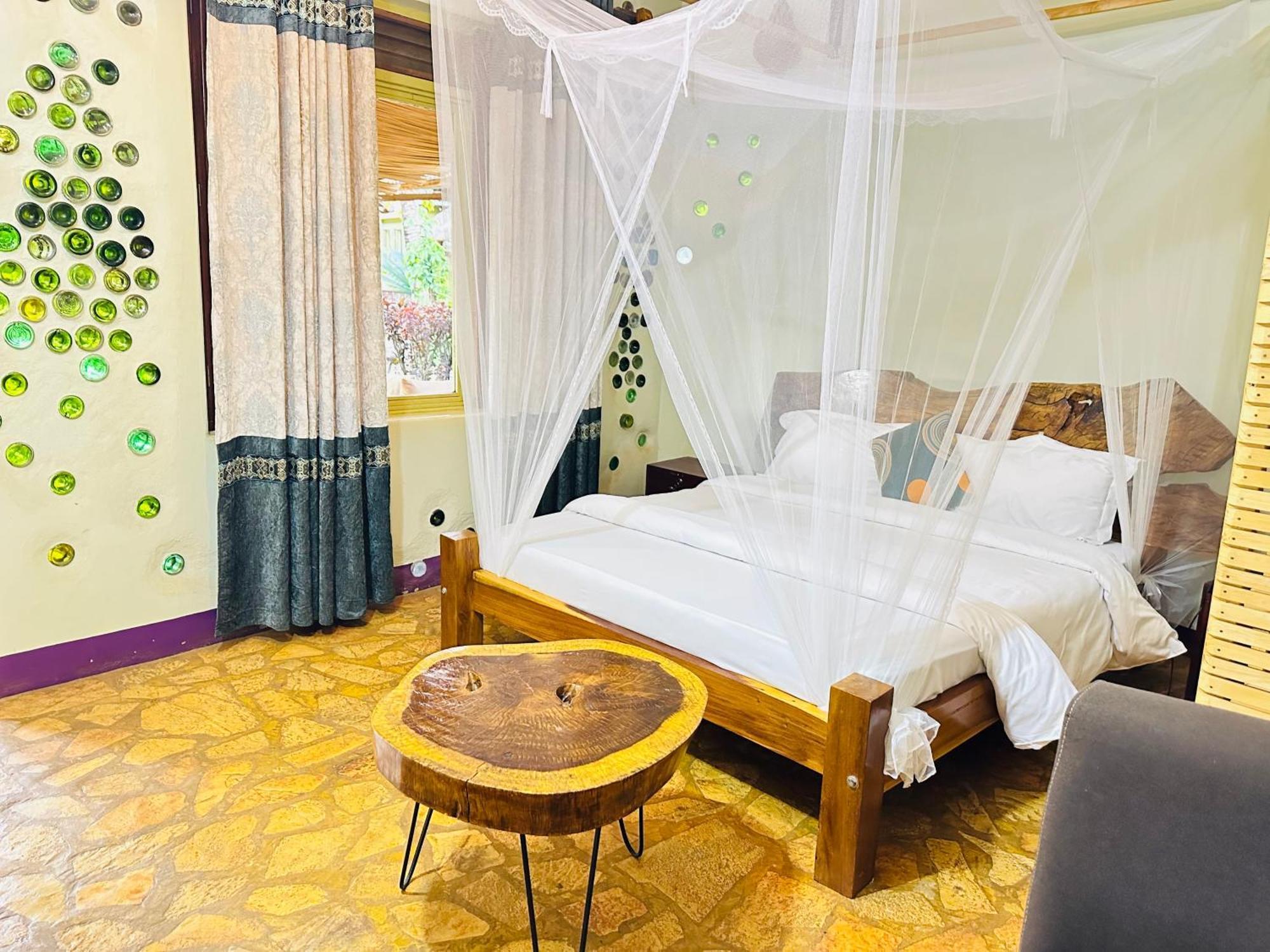 Afro Smile Hotel & Guest House Джинджа Экстерьер фото
