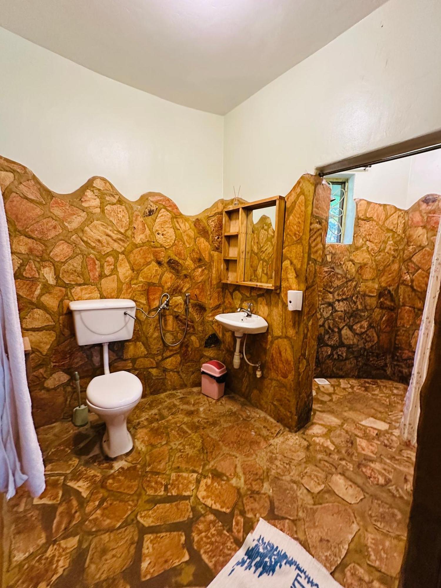 Afro Smile Hotel & Guest House Джинджа Экстерьер фото