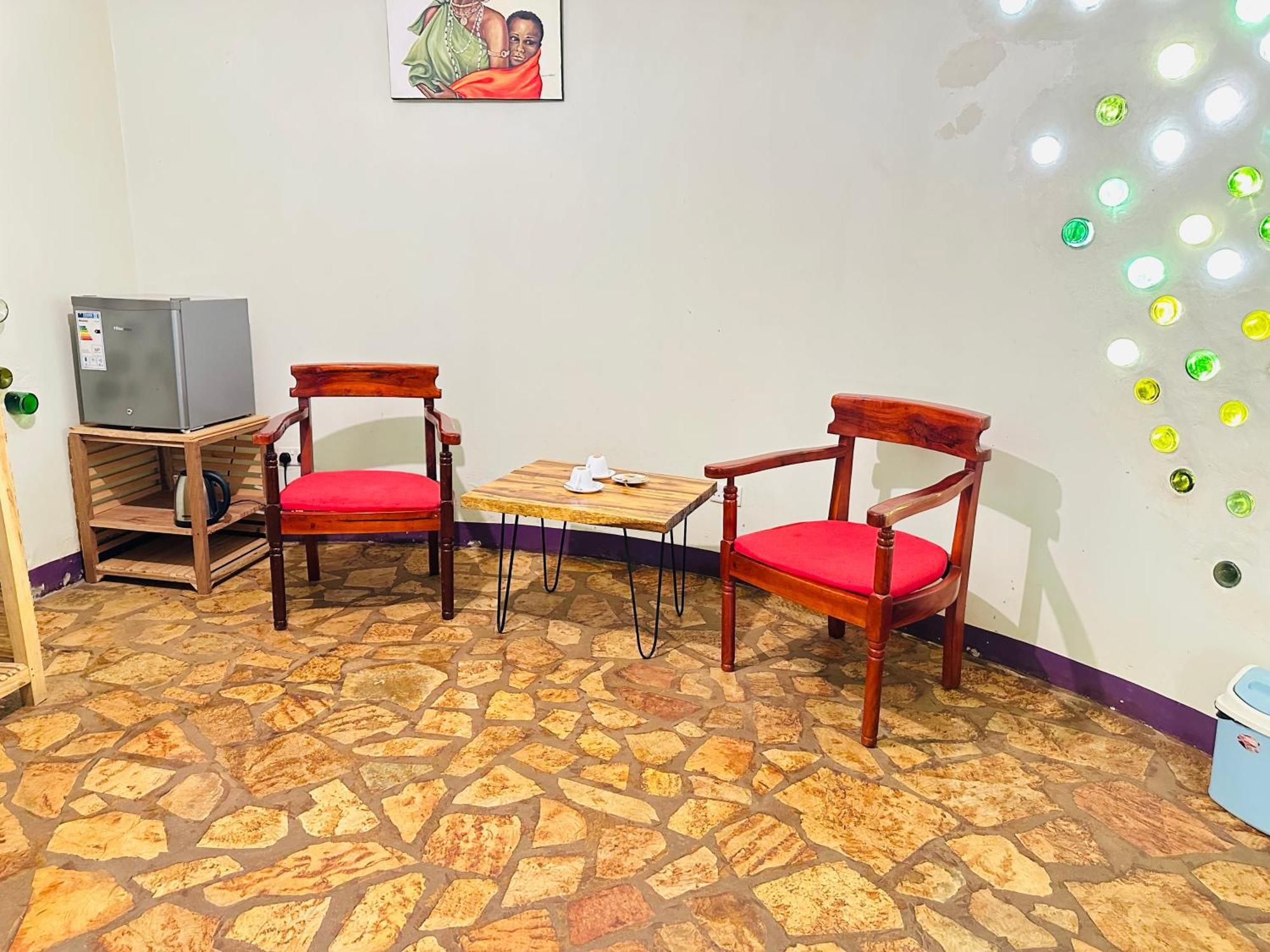 Afro Smile Hotel & Guest House Джинджа Экстерьер фото