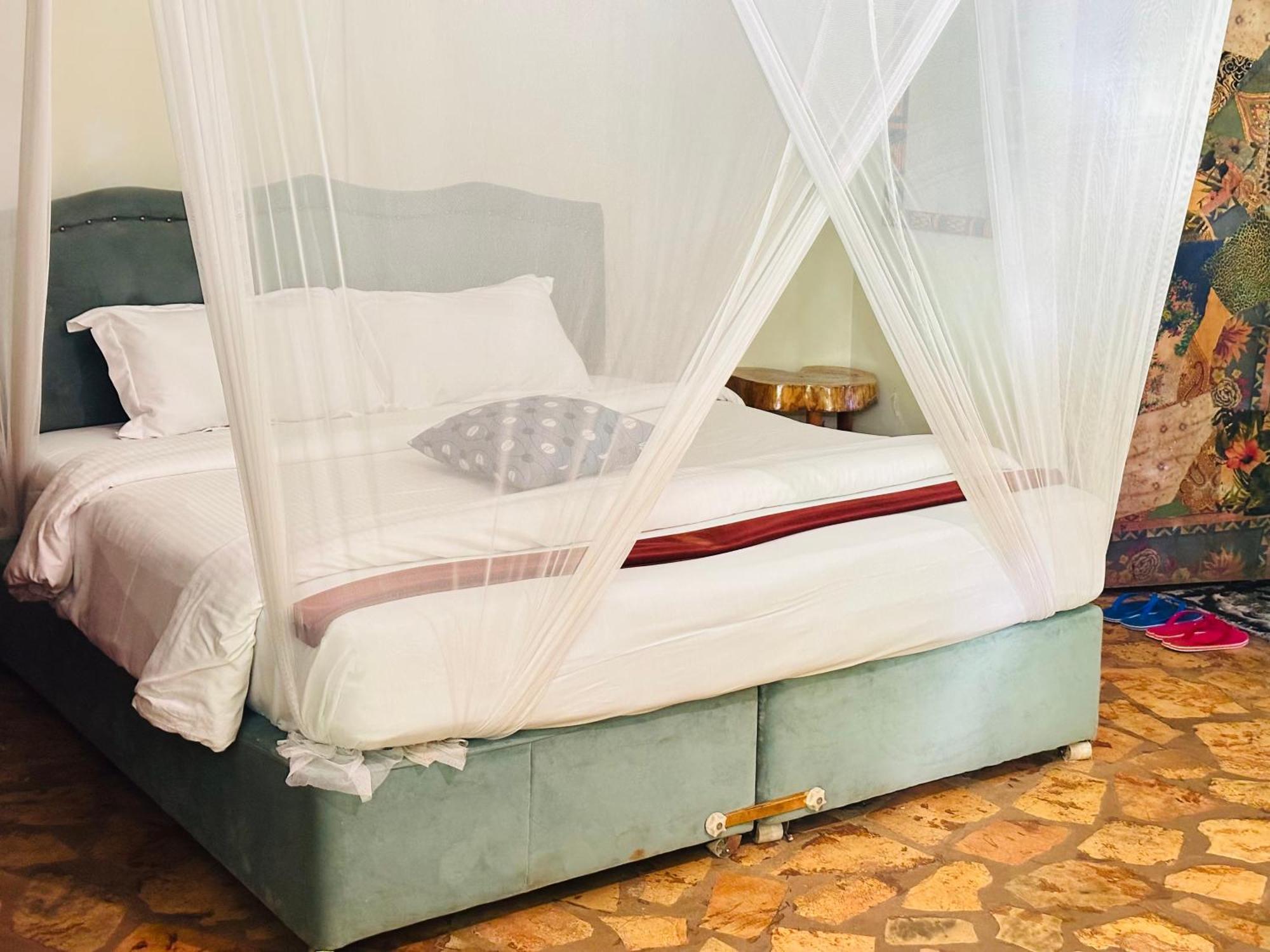 Afro Smile Hotel & Guest House Джинджа Экстерьер фото