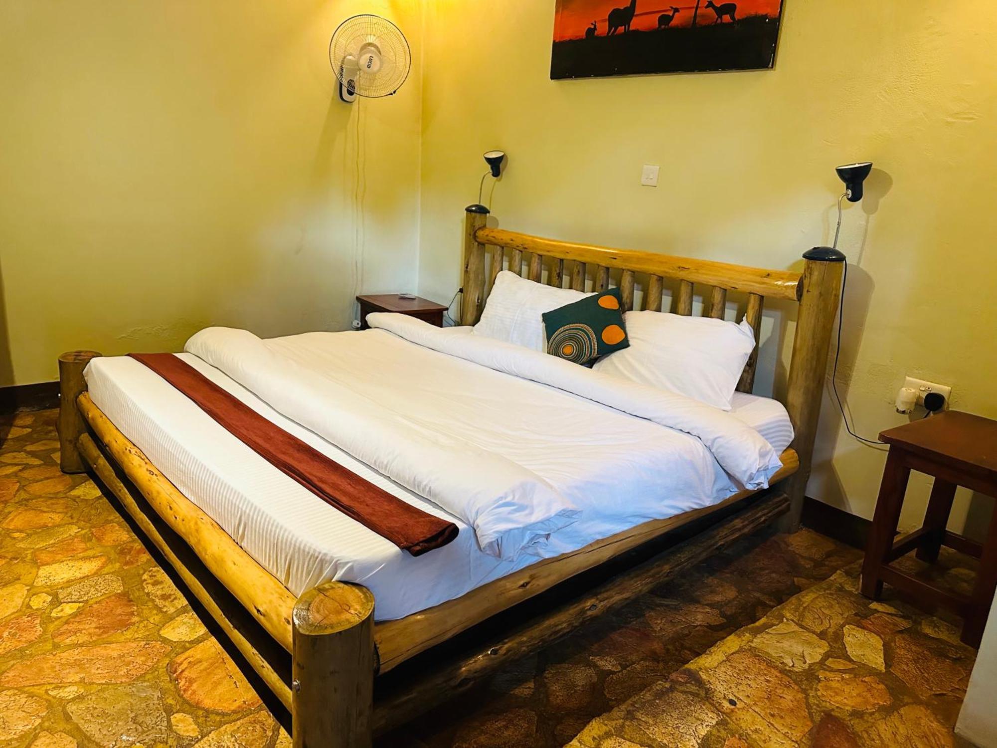 Afro Smile Hotel & Guest House Джинджа Экстерьер фото