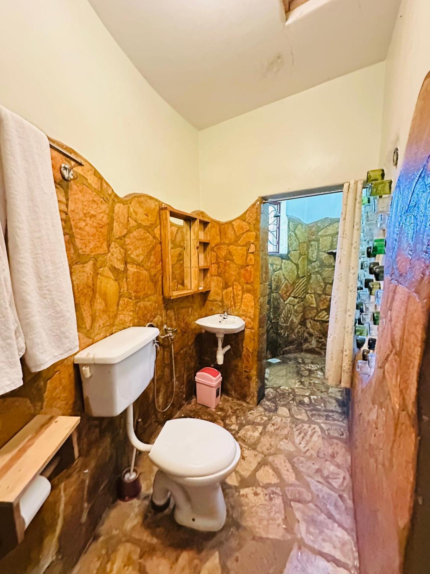 Afro Smile Hotel & Guest House Джинджа Экстерьер фото