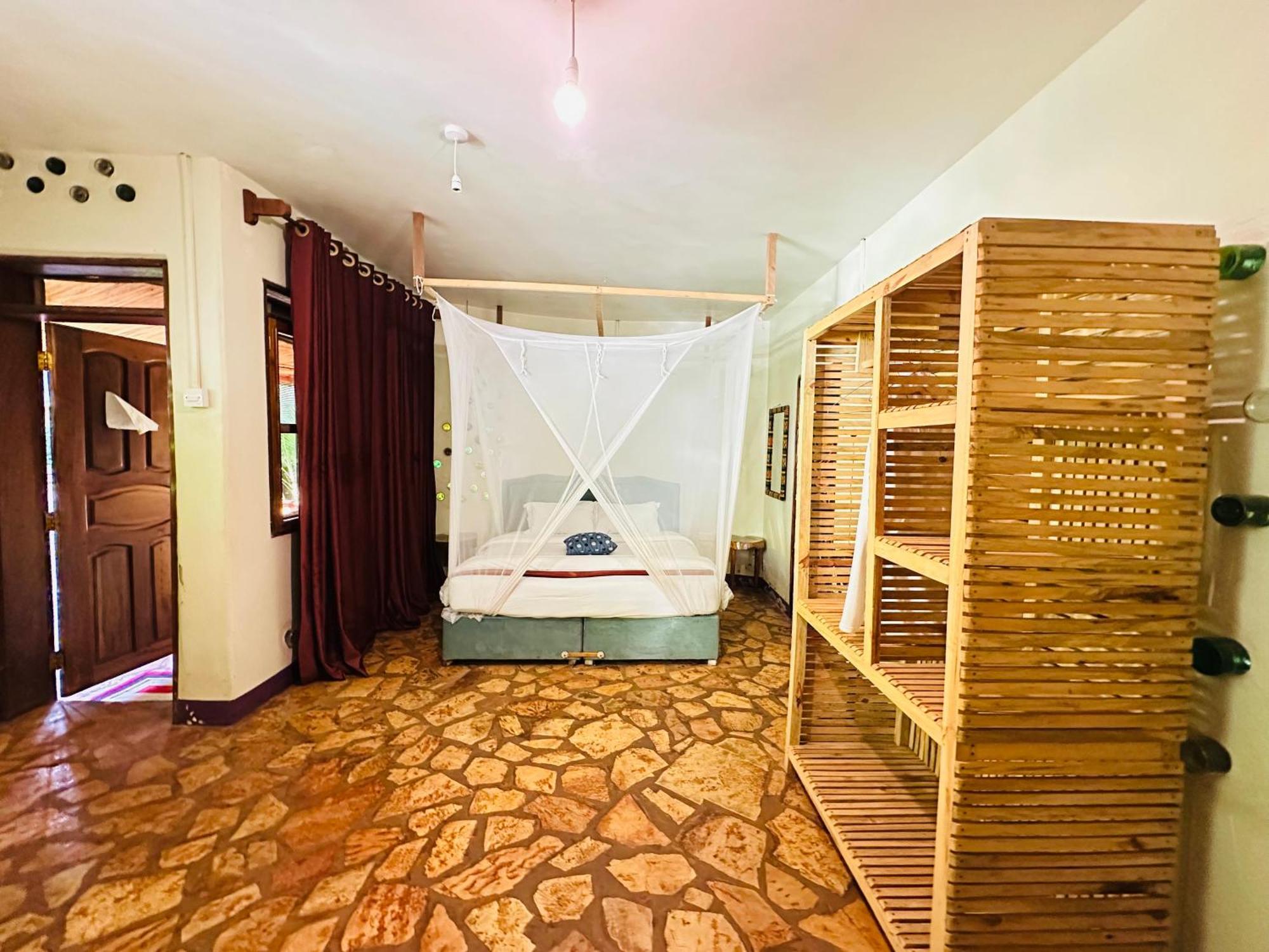 Afro Smile Hotel & Guest House Джинджа Экстерьер фото