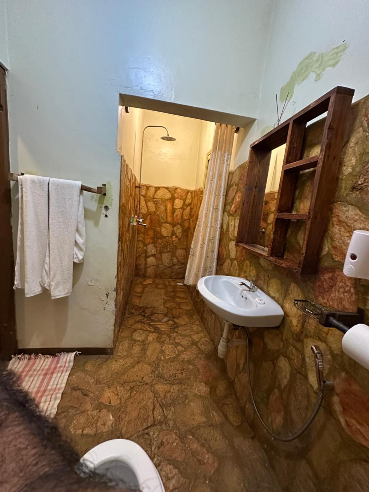 Afro Smile Hotel & Guest House Джинджа Экстерьер фото