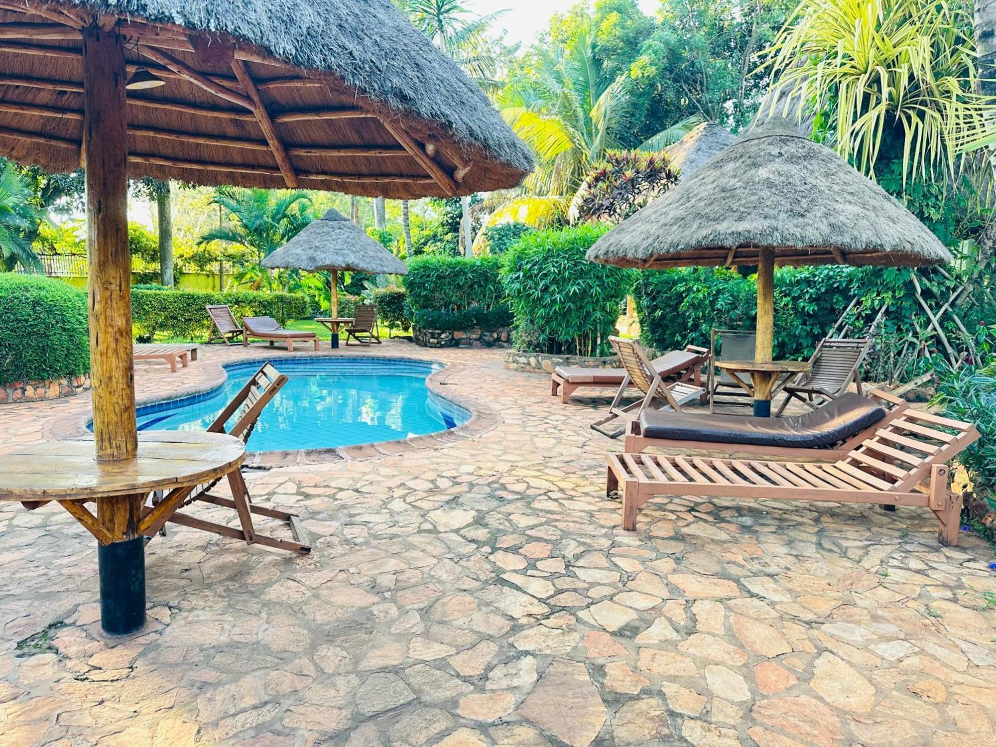 Afro Smile Hotel & Guest House Джинджа Экстерьер фото