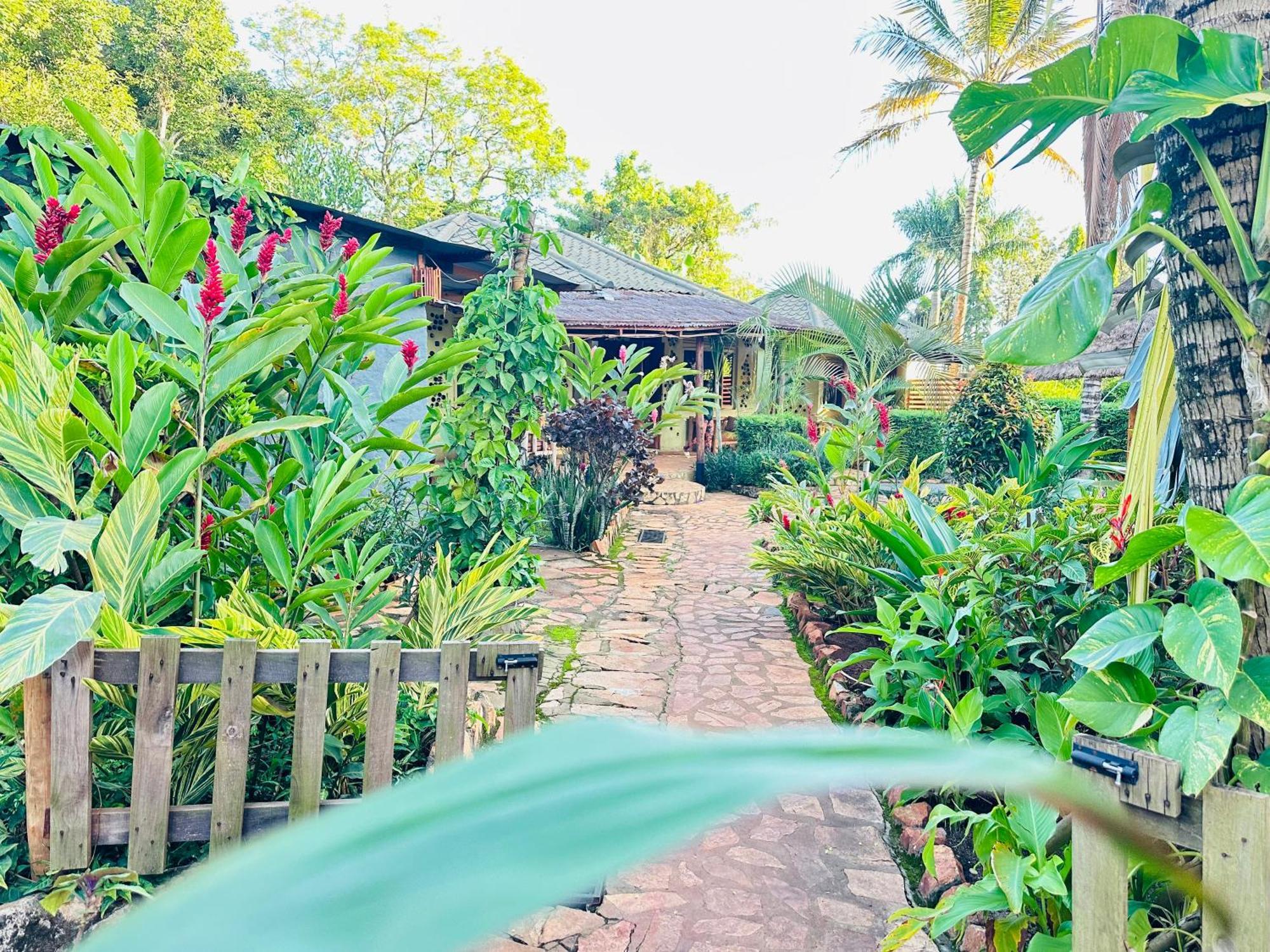 Afro Smile Hotel & Guest House Джинджа Экстерьер фото