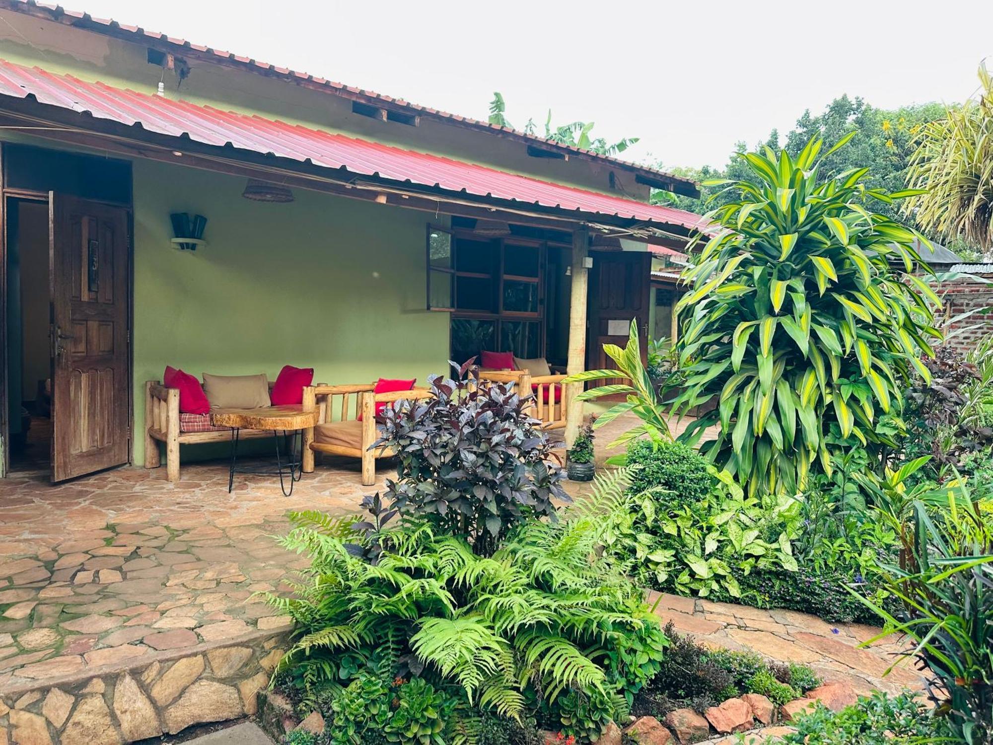 Afro Smile Hotel & Guest House Джинджа Экстерьер фото